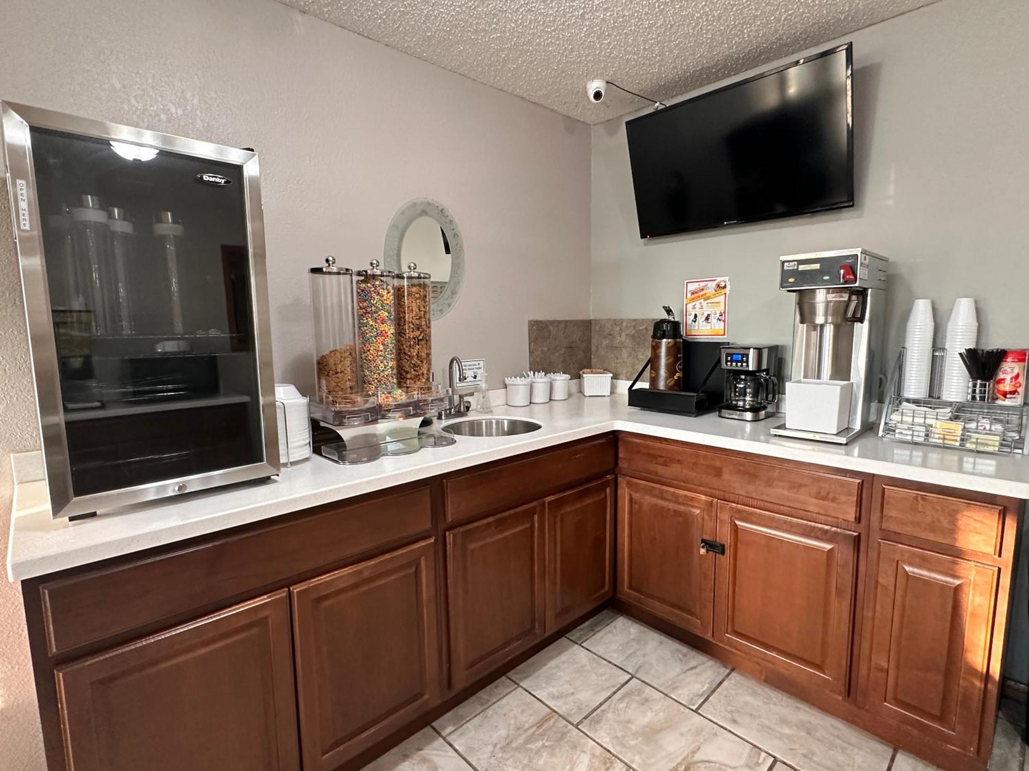 Super 8 Hotel Smithville Екстериор снимка