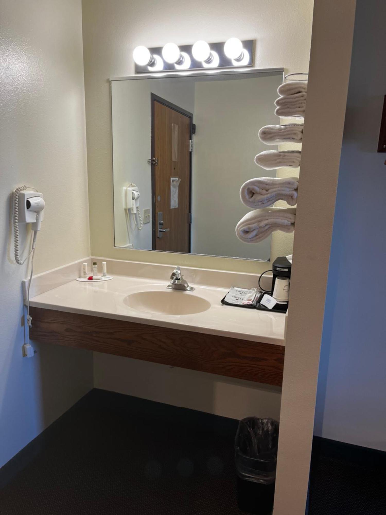 Super 8 Hotel Smithville Екстериор снимка